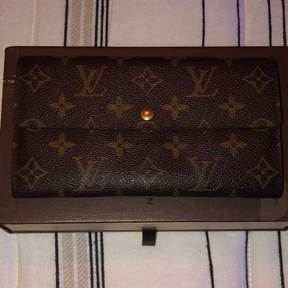 Authentic Vintage Louis Vuitton Wallet 💯💕